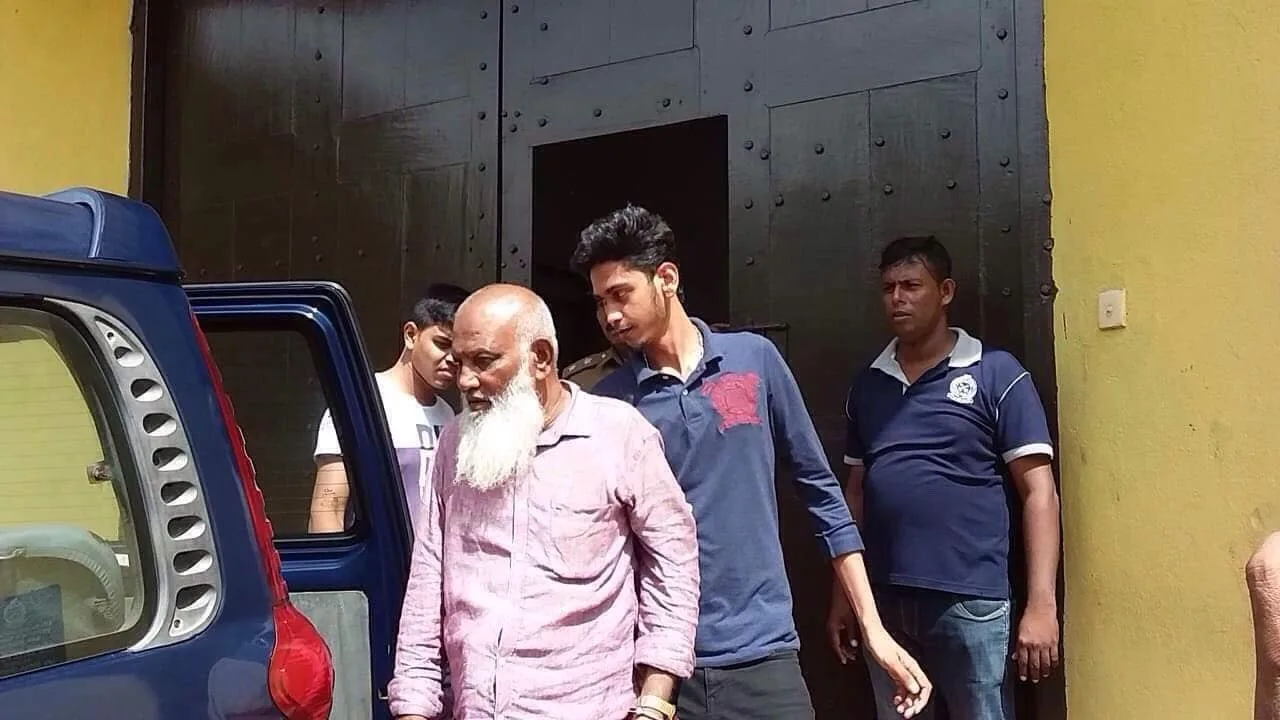 ඛන්ජිපානි ඉම්රාන්ට ජංගම දුරකථනයක් දෙන්න ආ පියා ඇතුළු 06ක් මාට්ටු..!