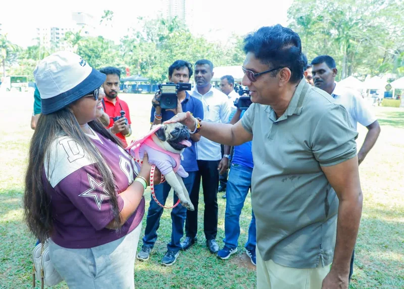 සතා සීපාවට පවා කරුණාවන්ත විපක්ෂ නායක සජිත් Dog Festival එකටත් එයි