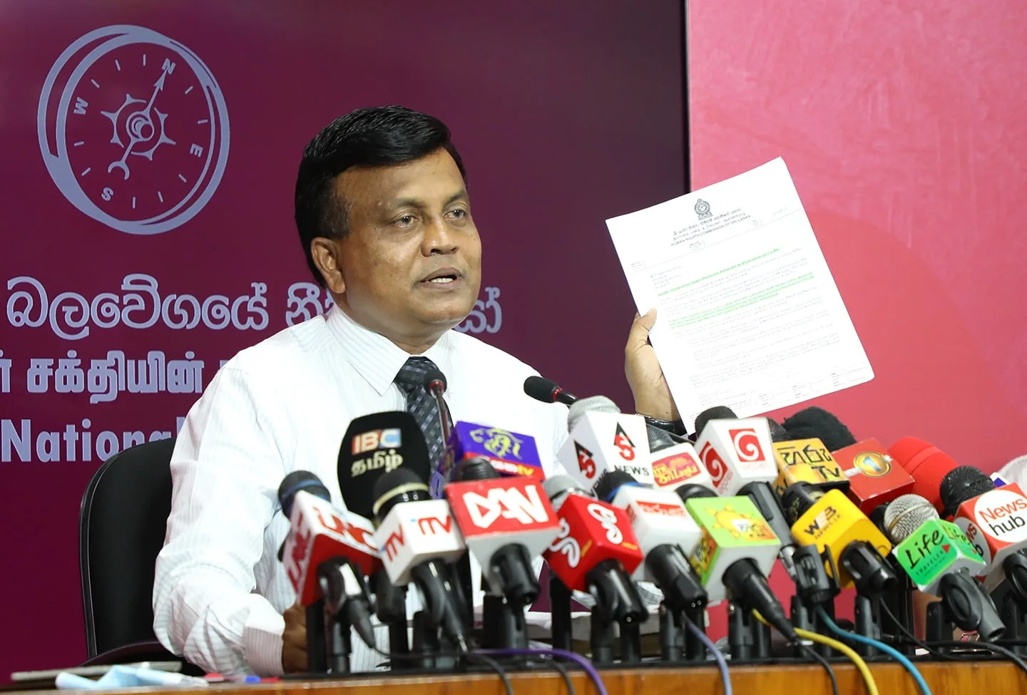 පොලිසිය ආණ්ඩුවේ බළල් අතක් වෙලා