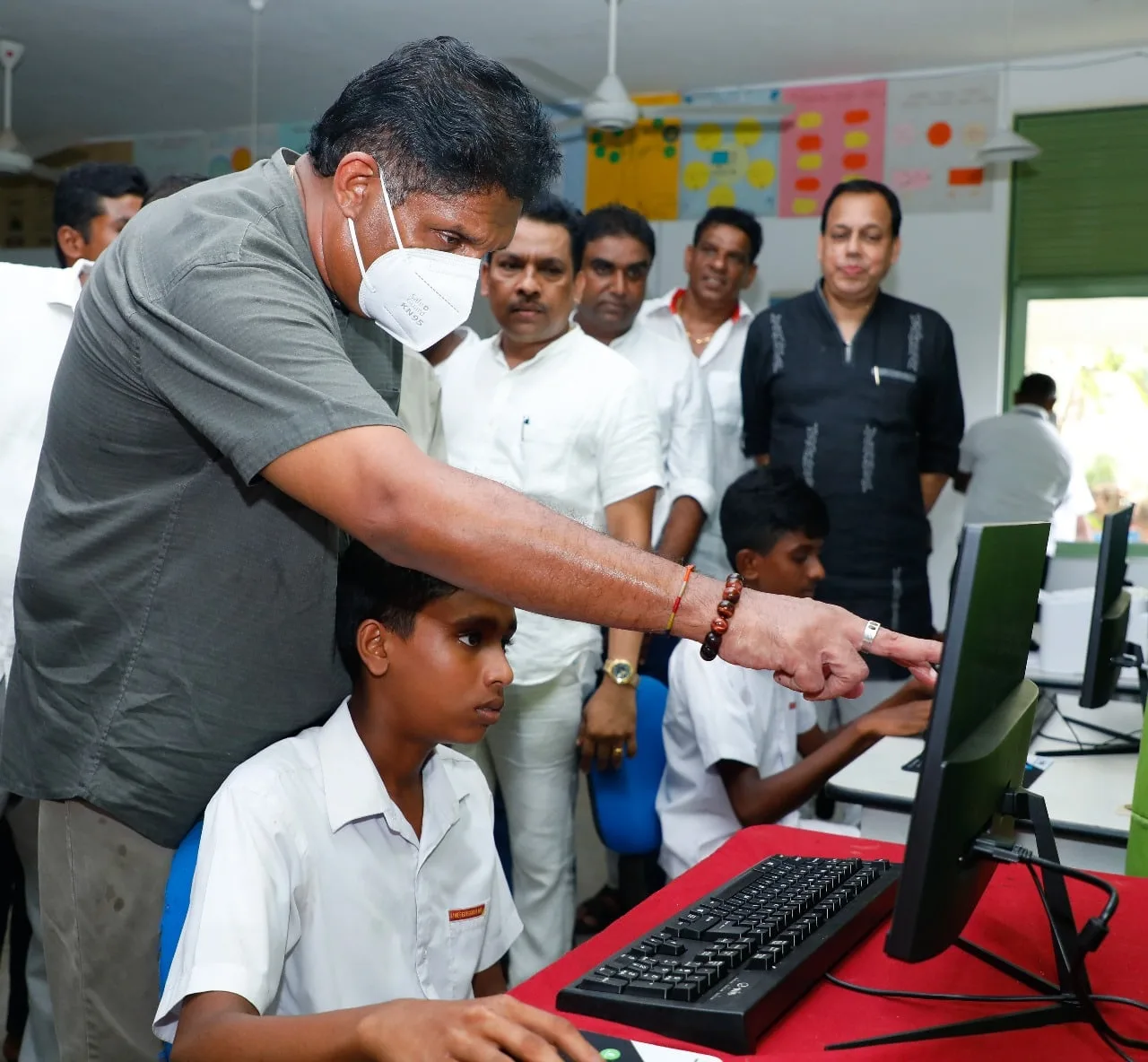 කෙසේ හෝ බලය ගැනීමේ කුමන්ත්රණකාරී බලු පොරය ඇරඹිලා