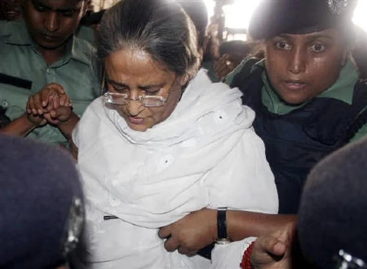 වත්මන් තත්වය හමුවේ බංග්ලාදේශ අගමැතිනිය ඉල්ලා අස්වෙයි