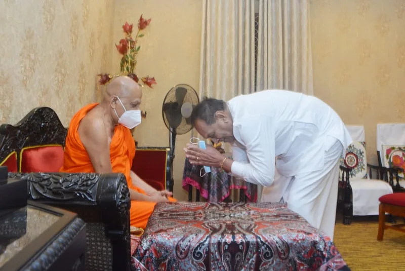 ප්රධාන ප්රශ්න තුනක් රැගෙන කරු මහා නායක හිමිවරුන් බැහැදකියි