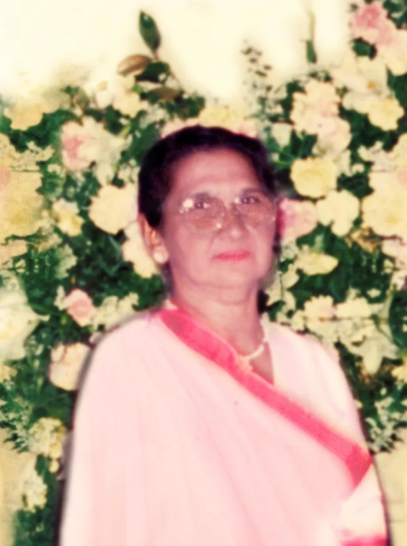 ආචාර්ය කිත්සිරි මංචනායකගේ නැන්දනිය කළුරිය කරයි