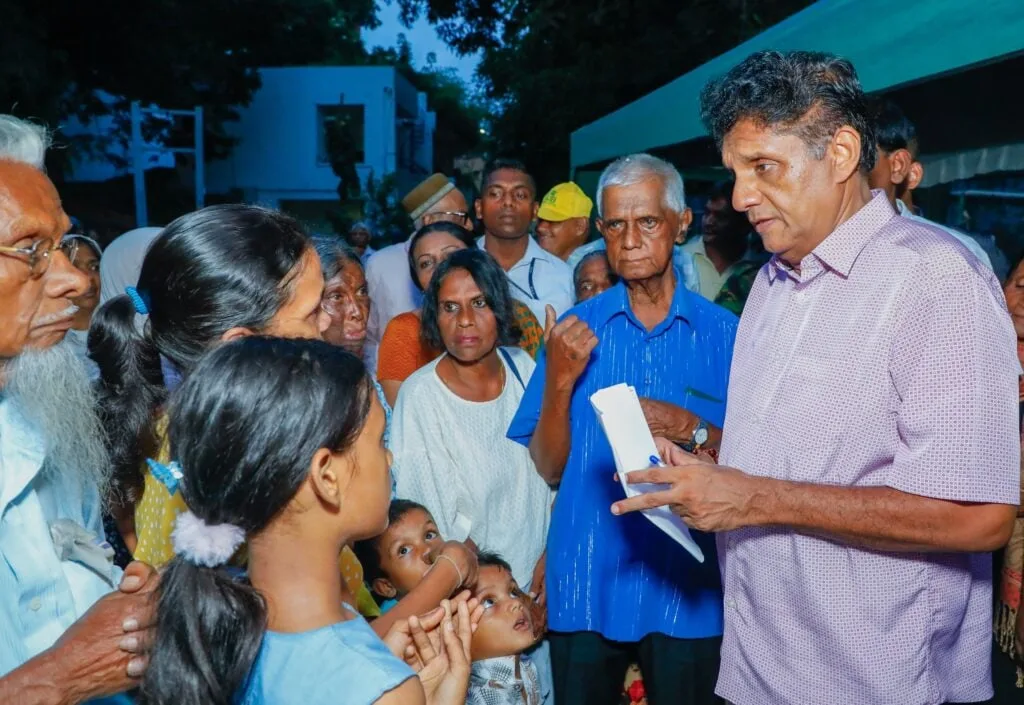 කොළඹ බලය අල්ලන සටන විපක්ෂ නායක අරඹයි