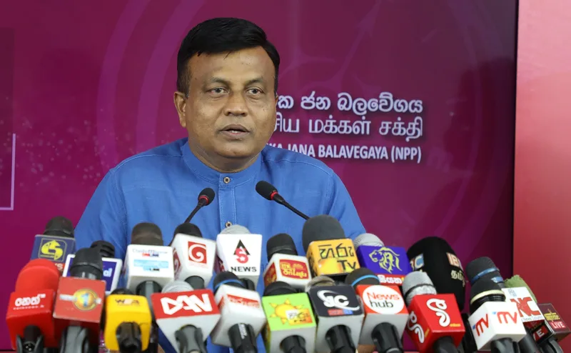 රටේ ප්රජාතන්ත්රවාදය සැලකිය යුතු ලෙස තර්ජනයට ලක්වෙලා