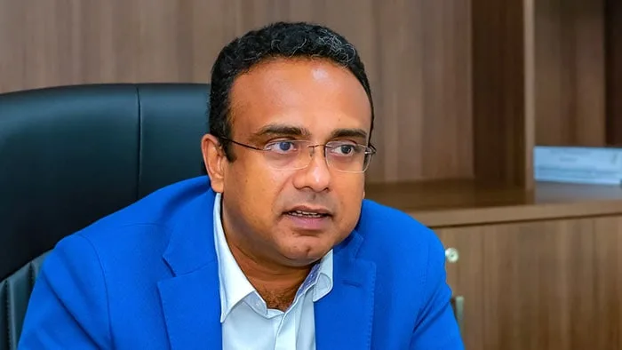 මනූෂ නානායක්කාර සීනි බදු ගැන පරීක්ෂණයක් ඉල්ලයි
