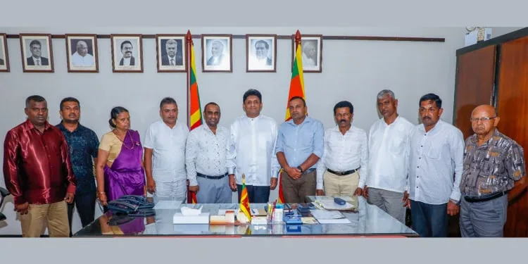 පොහොට්ටුවේ ප්රාදේශීය නායකයින් බුරුතු පිටින් සජබයට