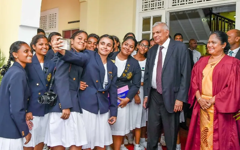 නවීන තාක්ෂණය සහ දැනුම අධ්යාපනයේ නව ආයුධයයි