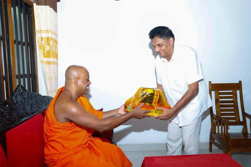 ගොවි ජනතාවගේ ගැටලු සම්බන්ධයෙන් සොයා බැලීමට සජිත් අනුරාධපුරයට