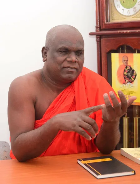 "සීනිගම දේවාලයේ ධාතූ මන්දිරයක් ඉදිකිරීම සම්පූර්ණයෙන්ම වැරදි ක්‍රියාවක්"