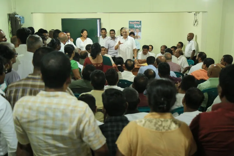 සජිත්ගේ ජයග්රහණය වෙනුවෙන් කිරිඇල්ල මහනුවර බලමුළු ගන්වයි..!