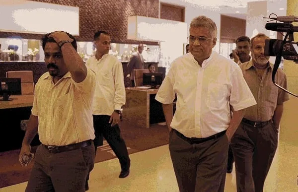 රනිල් අද දඬුවම් විඳින්නේ ඇප ලබා දිය හැකි ස්වභාවයේ වරදකට ද..?