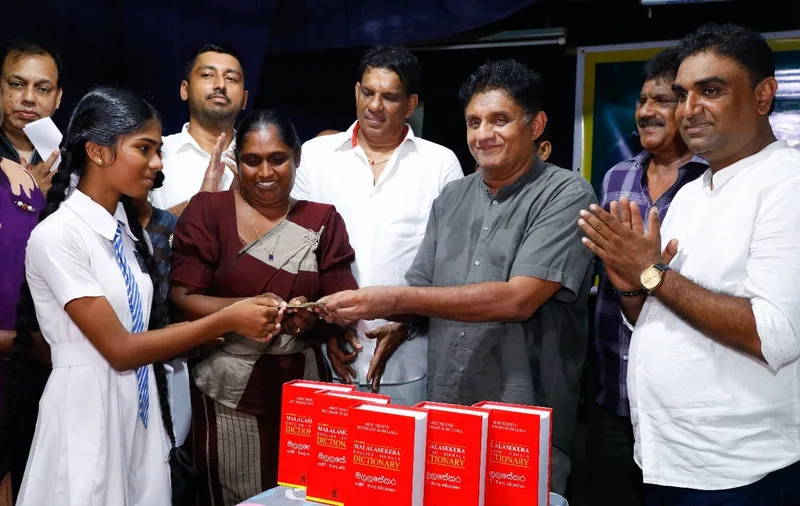දැයේ දූ දරුවන්ට ගුල්ලන් ගැසූ සහල් කන්න දෙන ආණ්ඩුව රට ගොඩනගයිද..?