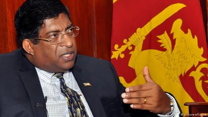 රවීට මේ තරම් බය ඇයි?