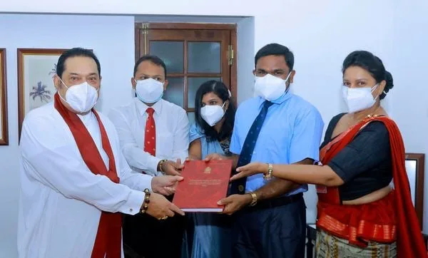 මධ්යම සංස්කෘතික අරමුදල ප්රතිව්යුහගත කිරීමේ කමිටු වාර්තාව අගමැති අතට