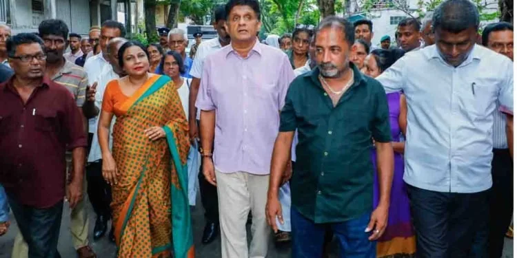 කොළඹ බලය අල්ලන සටන විපක්ෂ නායක අරඹයි