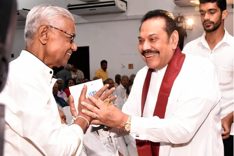 දෙයියන්දර දෙයියා රෙදි නැතිව දුවයි