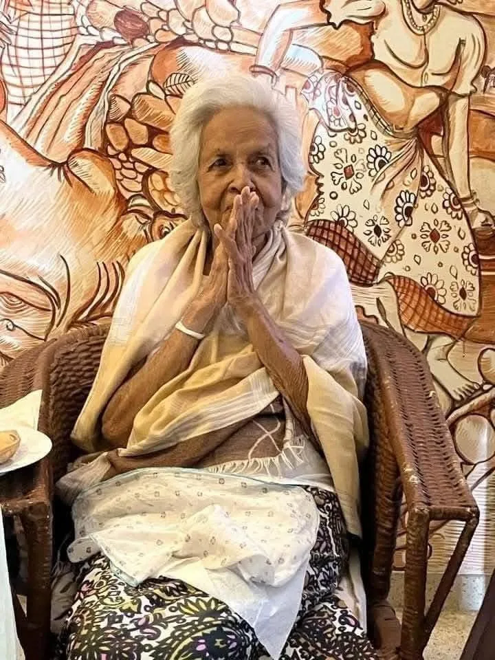 රේඛාව කැත්රිනාට දැන් 98ක්..!