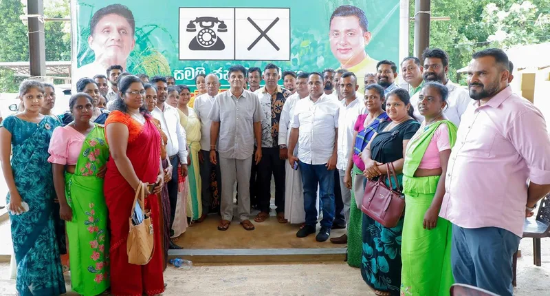 ගොවි ගැටලු සොයා බලන්න සජිත් මැදවච්චියට යයි