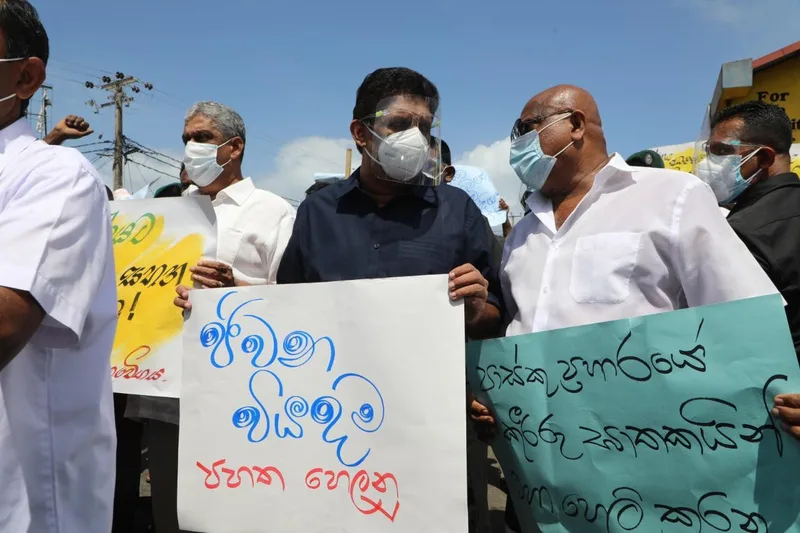 කළුතර නගරයේ දැවැන්ත විරෝධතාවක්