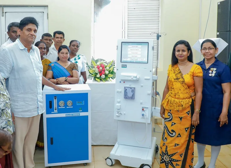විපක්ෂයේ හිටියත් - ආණ්ඩුවේ වැඩ කරන විපක්ෂ නායක සජිත්