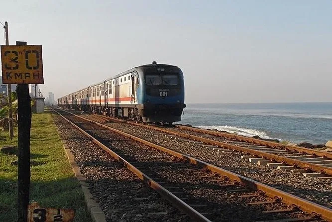 දුම්රිය රියැදුරන් මුහුදුබඩ මාර්ගයේ ධාවනයෙන් ඉවත්වීමේ තිරණයක්..?