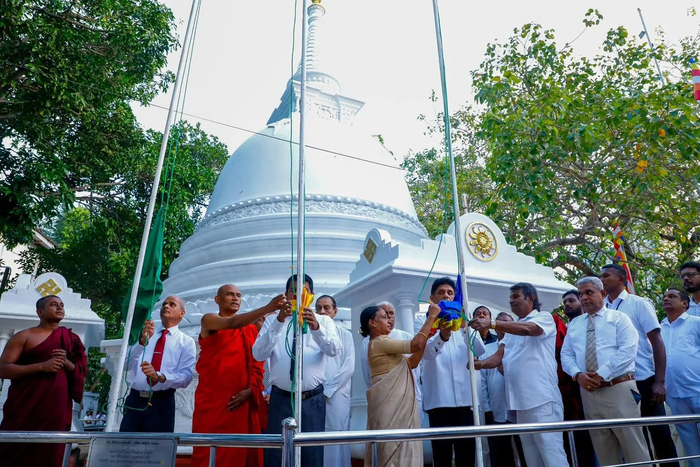 විපක්ෂ නායක සජිත් ප්‍රේමදාස මහතා අද ශ්‍රී ධර්මකීර්ත්‍යාරාම මහා විහාරයට