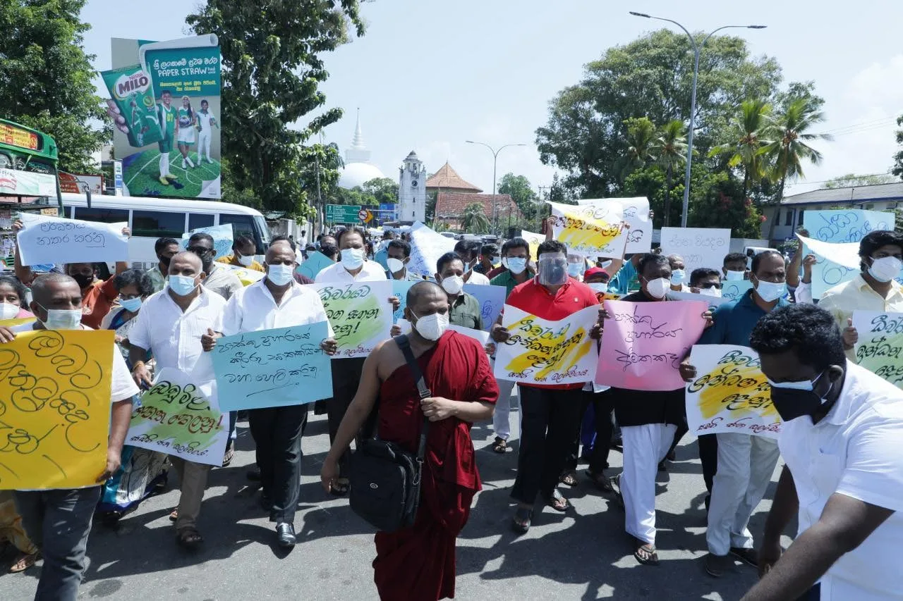 කළුතර නගරයේ දැවැන්ත විරෝධතාවක්