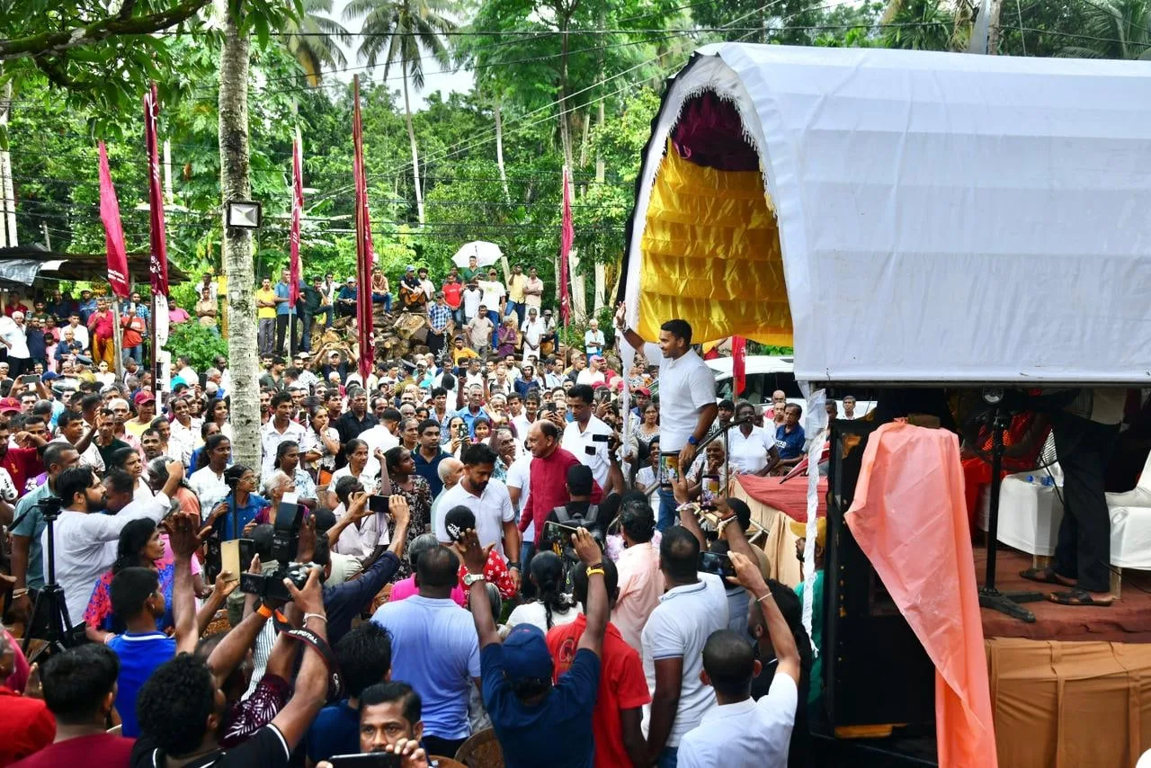 ආඩම්බරයෙන් පෙන්නන්න තියෙන පදක්කමට මොකක්ද කියන්නේ..? "යකඩ කෑල්ලක්" - ලැජ්ජයි..!