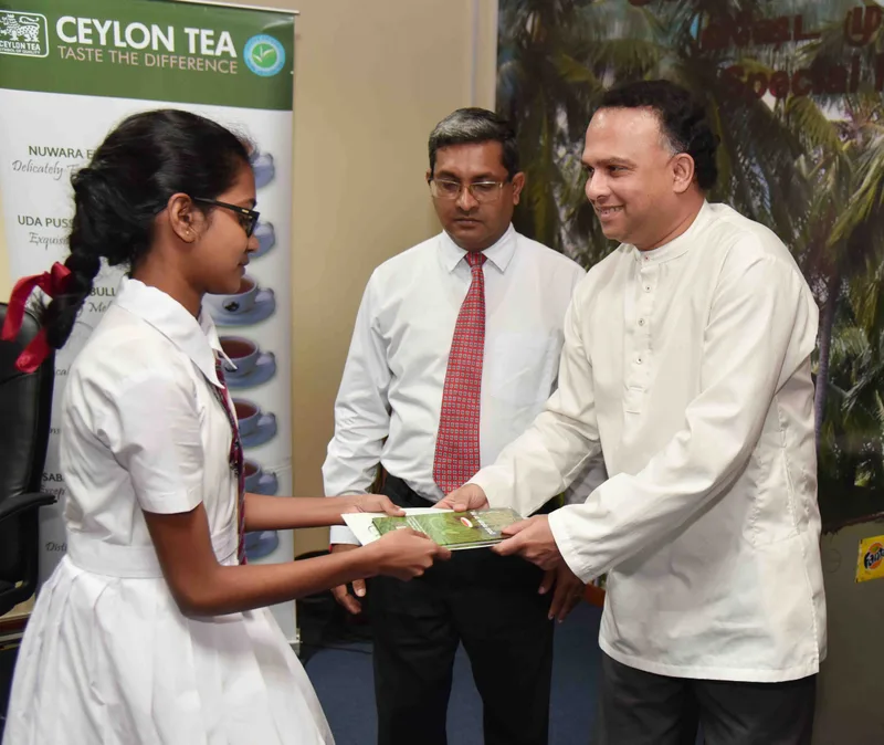 තේ මණ්ඩල රචනා තරඟයේ හපනුන්ට වැවිලි ඇමති අතින් සහතික..!