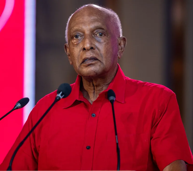 රට ගොඩ ගත හැක්කේ විකල්ප නායකයෙකුට විතරයි