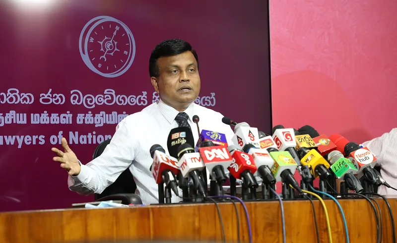පොලිසිය ආණ්ඩුවේ බළල් අතක් වෙලා