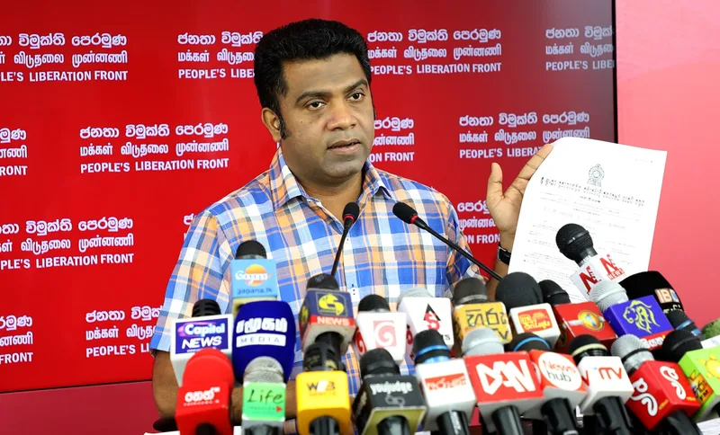 ක්ෂුද්ර ජීවීන් සහිත පොහොර ගොඩබෑමට සැරසෙනවා