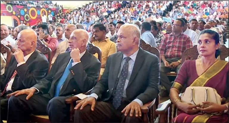 මාළිමාවට කඩේ ගිය විශ්‍රාමික පොලිකාරයින්ගේ රෙදි ගැල වෙයි