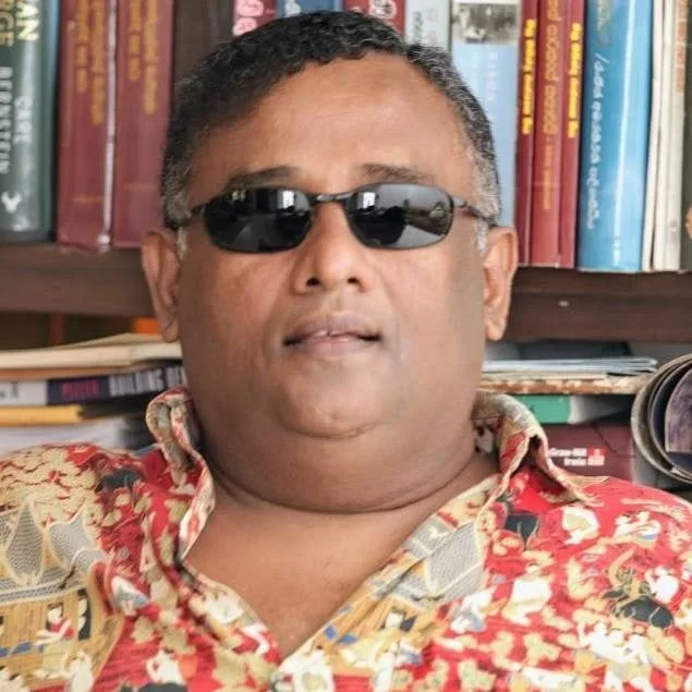 පරිසරය ගැන ගෝලීය දැනුමක් නොමැති දේශපාලුවන් වෙතටයි..!