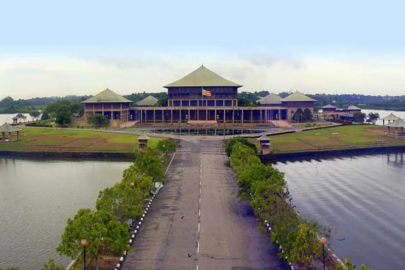 ලිංගික හිංසන සිද්ධිය යට ගහන ලොක්කා කවුද..?