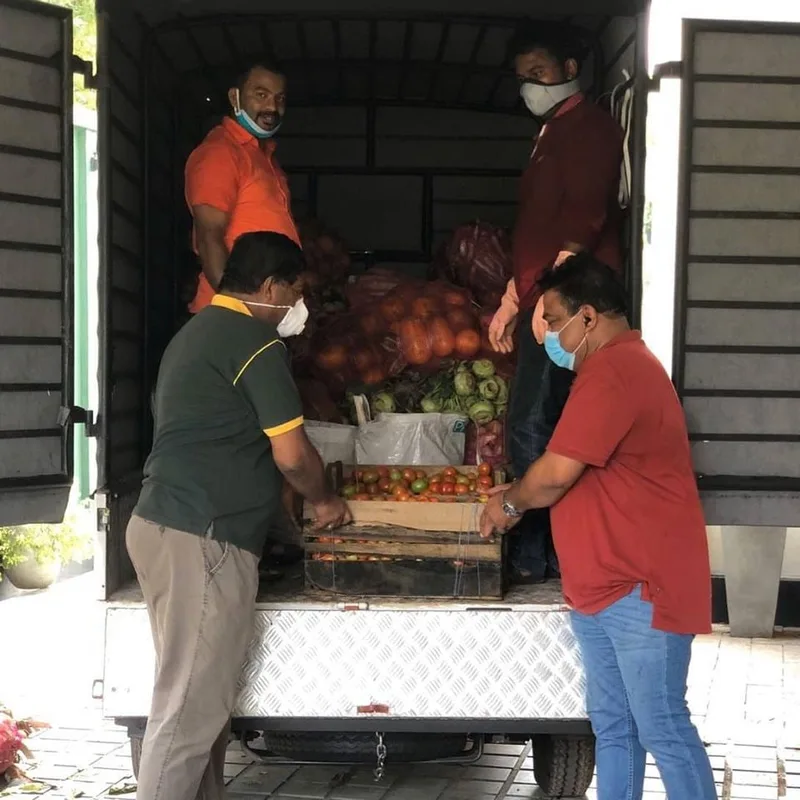 වසංගතයෙන් අදායම් අහිමිවූවන්ට රජමල් වත්තෙන් දිගටම සහන