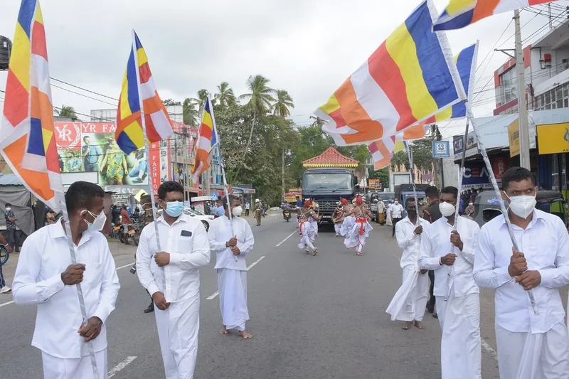 සඳහිරු සෑයේ පූජනීය වස්තූන් අද අත්තනගල්ල රජමහා විහාරයට වැඩම කෙරේ
