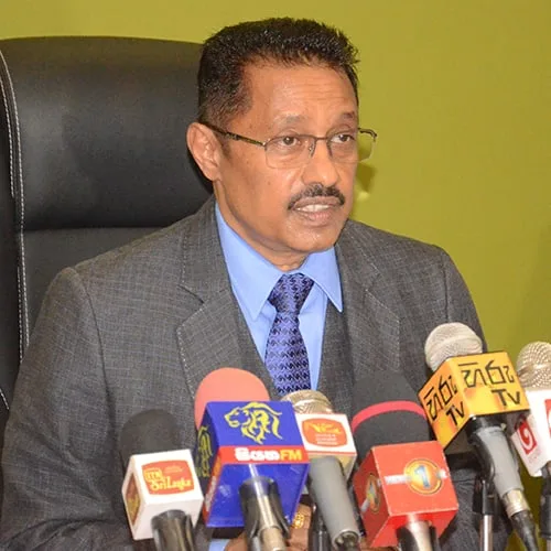 තමා එළවන්න අත උස්සන මන්ත්රීන් දේශද්රෝහීන්