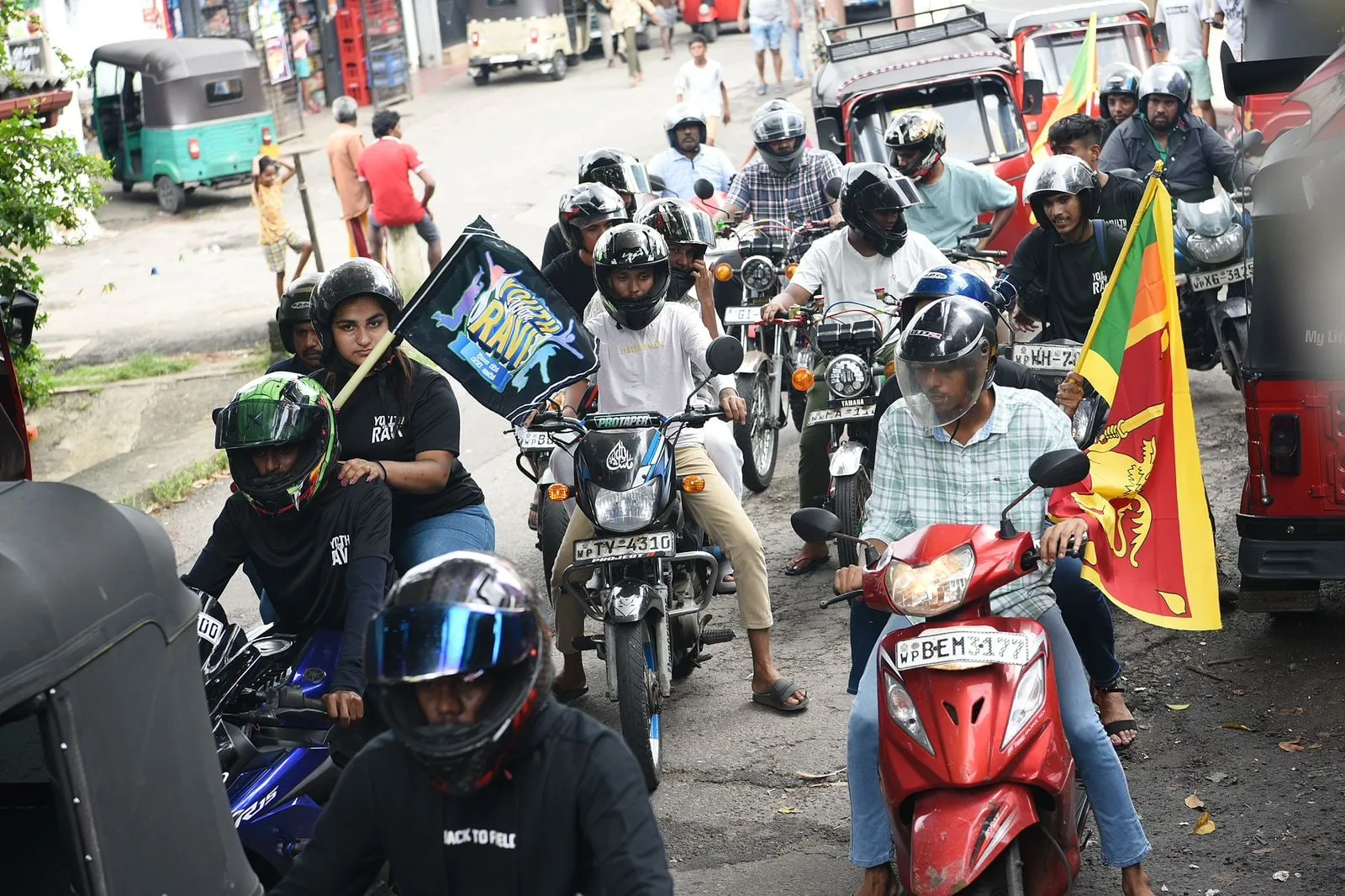 තේ මණ්ඩල රචනා තරඟයේ හපනුන්ට වැවිලි ඇමති අතින් සහතික..!