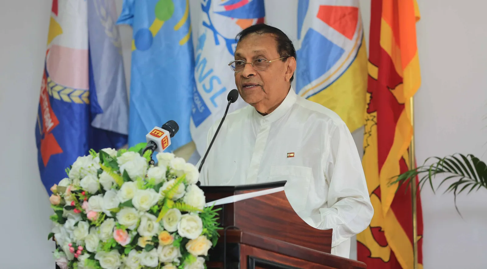 දකුණු ආසියාවේ විශිෂ්ටතම රාජ්‍ය තාන්ත්‍රිකයා සම්මානයෙන් කතානායක පිදුම් ලබයි