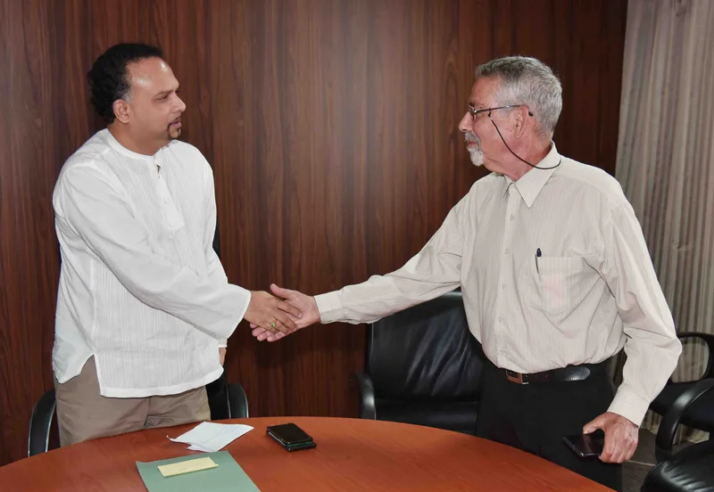 කාබනික පොහොර භාවිතයෙන් ගුණාත්මක තේ ලබා දෙන්න වැවිලි ඇමැති පියවර ගනී..!