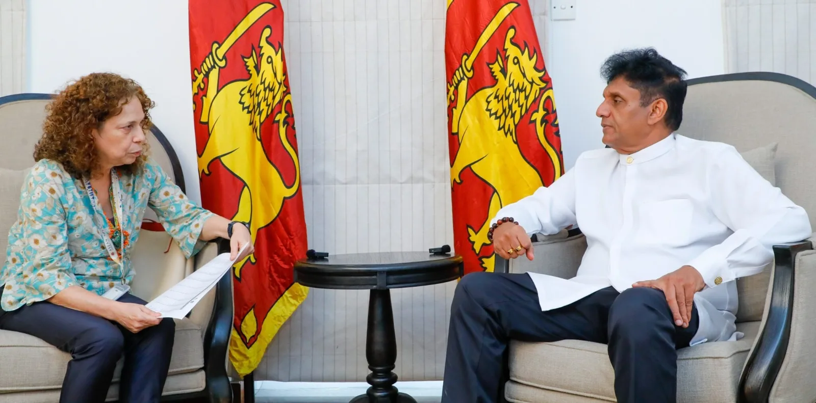 පටු දේශපාලනයෙන් තොරව රටට වැඩ කරන ආදර්ශමත් විපක්ෂ නායක..!