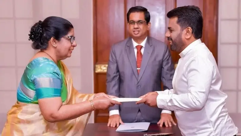 අධිකරණයේ ආචාර ධර්ම හා සම්මතයන් බිඳ දැමීම සමාව දිය නොහැකි පාපයක් - විශ්‍රාම යන අගවිනිසුරු මුර්දු ප්‍රනාන්දු සමුදෙමින් කියයි
