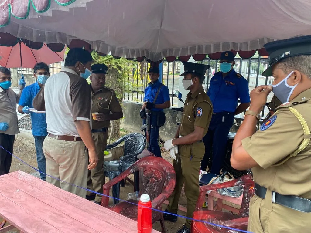 කොළඹ ආරක්ෂක නිලධාරීන්ගේ දුක සැප බැලීමට රවී පියවර ගනී