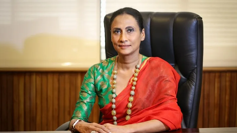 සංචාරක සභාපතිනියගේ පැටිකිරිය ගැන ජනපතිට පැමිණිලි
