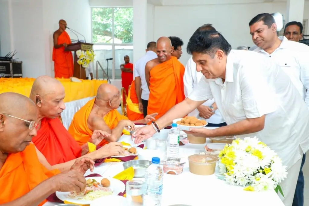 විපක්ෂ නායක-හිටපු කතානායක සහ එජාප උප සභාපති එකට එක් වෙති