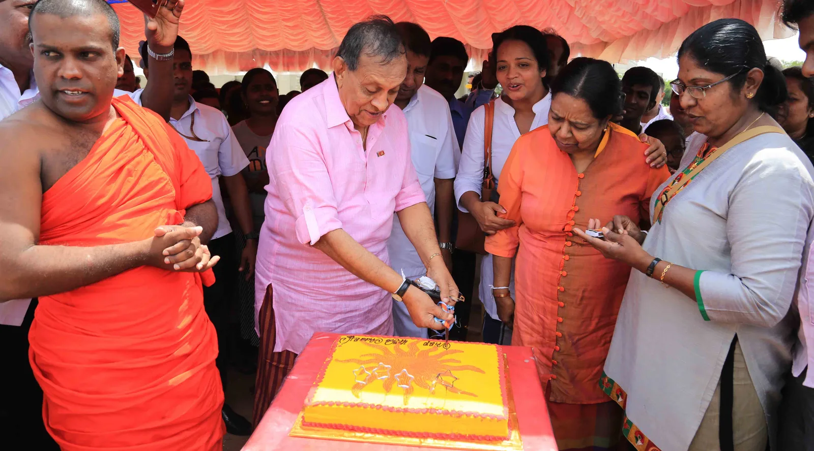 රටට හැමදාමත් ආදර්ශම දෙන කතානායක සිය උපන් දිනයේදී දුන් ආදර්ශය මෙන්න..!