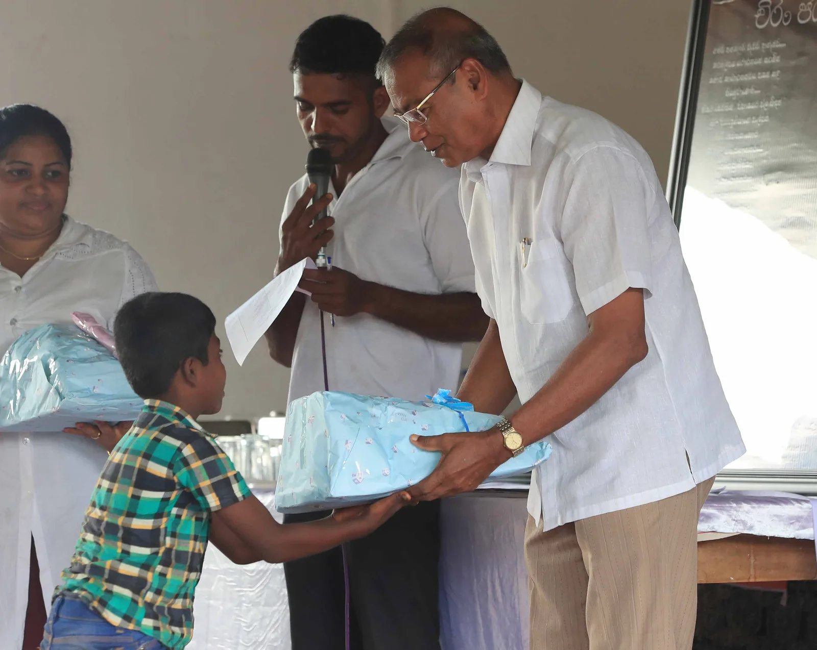 රටට හැමදාමත් ආදර්ශම දෙන කතානායක සිය උපන් දිනයේදී දුන් ආදර්ශය මෙන්න..!