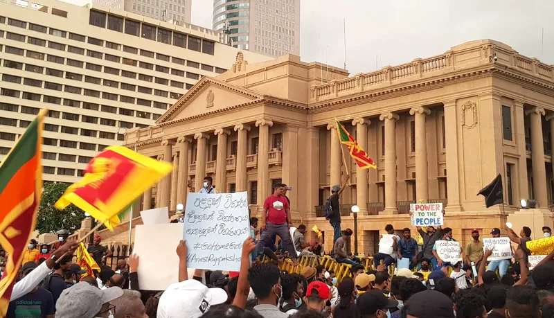 අඛණ්ඩ විරෝධතා සදාචාරාත්මක ලෙස සාධාරණීකරණය කිරීම